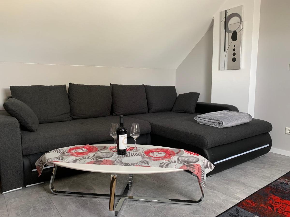 Ferienwohnung Sunny - Moderne Ferienwohnung Im Gruenen In Saarbruecken-West מראה חיצוני תמונה